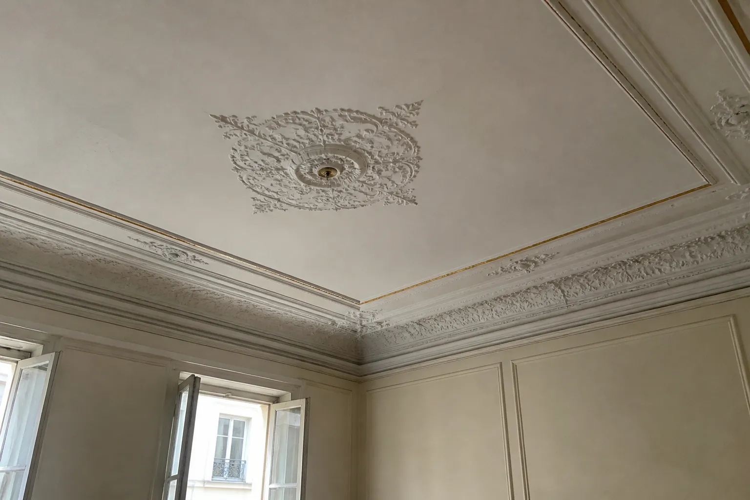 Expert visitant un appartement a Lyon 7e