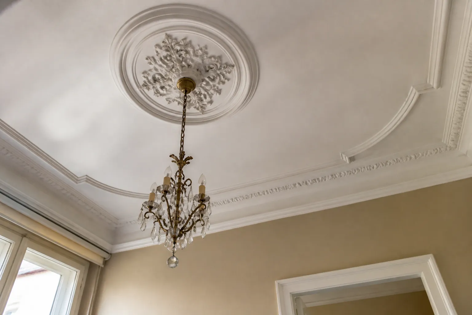 Expert visitant un appartement a Lyon 8e
