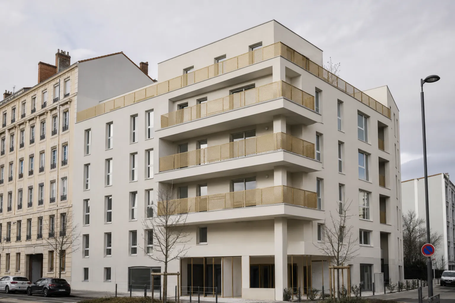 Expert et acquereurs dans un appartement neuf a Lyon 8e