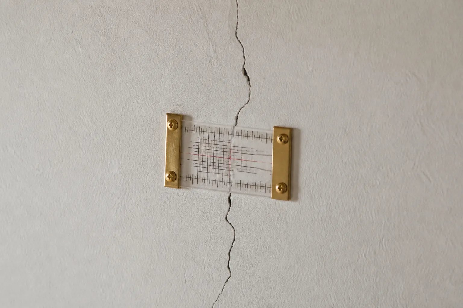 Fissure sur une moulure de plafond a Lyon 7e